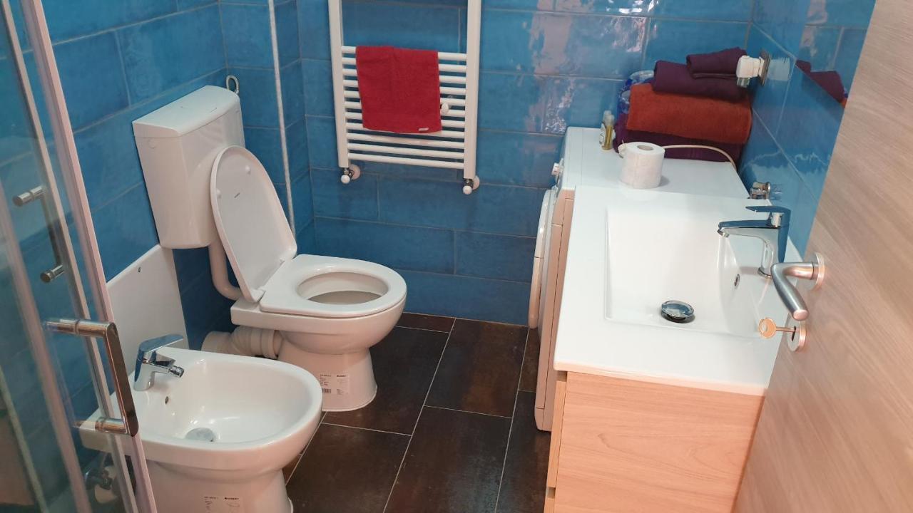 Condominio Ariazzurra S. Bart. San Bartolomeo Al Mare Eksteriør billede