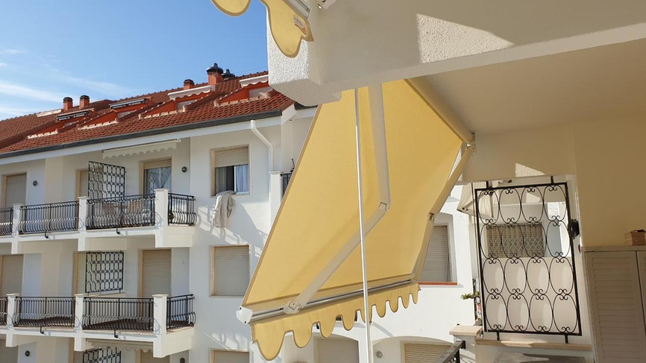 Condominio Ariazzurra S. Bart. San Bartolomeo Al Mare Eksteriør billede