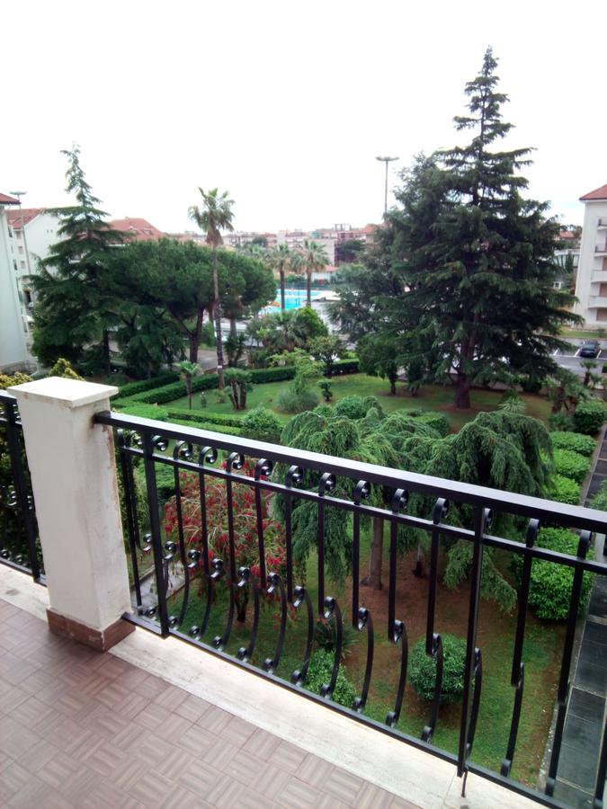 Condominio Ariazzurra S. Bart. San Bartolomeo Al Mare Eksteriør billede