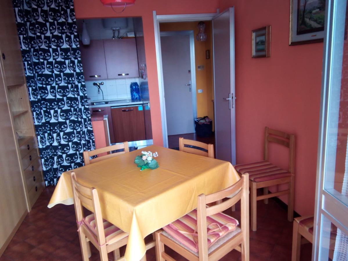 Condominio Ariazzurra S. Bart. San Bartolomeo Al Mare Eksteriør billede